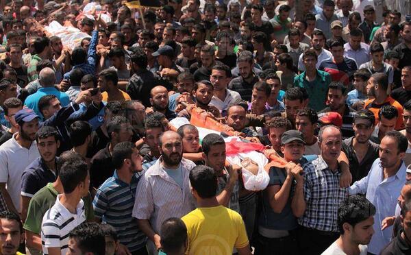 RBursa's tweet photo. Gazze'de İsrail saldırısı sonrası şehid olanlar, son yolculuklarına uğurlanıyorlar.@Kudusmedya #GazzedeKatliamVar http://t.co/cdfNBvf6gn