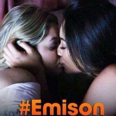 sacred_bea's tweet image. 😍❤️😘💋 #EmisonKiss #PLL100 👭👄🎉✨👏