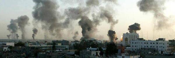 BasMirnes's tweet photo. Oh Muslims!!
Oh Arabs!!
Oh World!!
Wake up!!
Gaza is being slaughtered! Gaza is being burnt! Gaza is being strangled! http://t.co/WgJ7JqDg2h