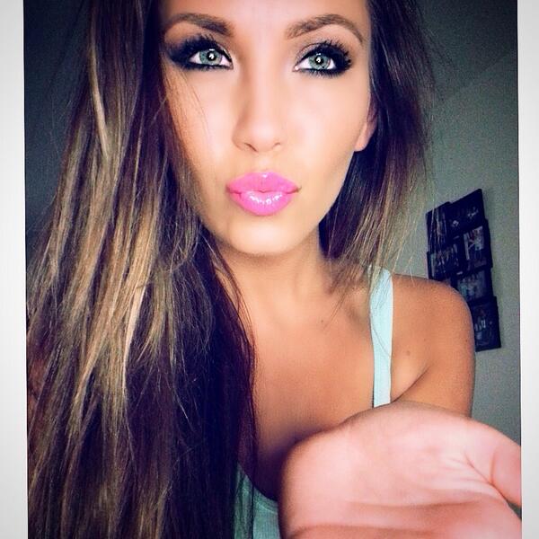 BeautyBlogMUA's tweet photo. @UrbanDecay "Anarchy" lipstick 💋 http://t.co/EtUE4t2Ktq