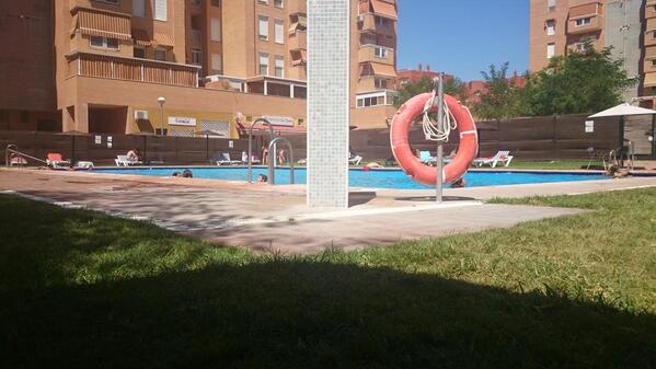 NuriaSalasRedon's tweet photo. Una de piscinita en mi día libre :D http://t.co/OgRSRd5mrh