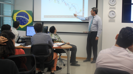 UPGdl's tweet photo. Bolsa de Valores de Brasil "@sginvest " impartió curso para alumnos de la Licenciatura en Administración y Finanzas http://t.co/5faTUUKdQ4