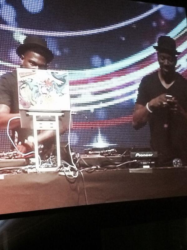 TimesNoneill's tweet photo. Crowd going WILD for @DIXONBROS #rockassembly http://t.co/ABh6qu5Exw