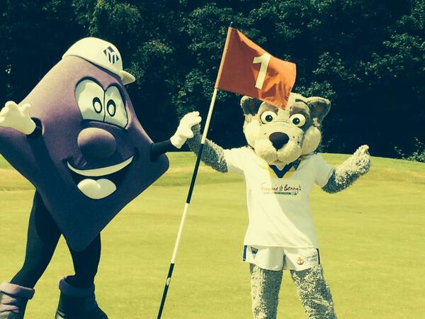 Guess who came to play at the @moore_found &amp; <a href="/MooreFinance/">Tim Moore</a> #charity #golf <a href="/WolvesWolfie/">Wolfie</a> #MooreCharityGolf