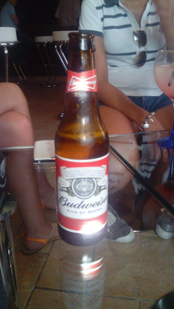 Bearcelonaranja's tweet photo. Buena tarde con @AnaMGonzlezVale @macarenaaRC @Saravia_2105 http://t.co/X0deSyf1w8