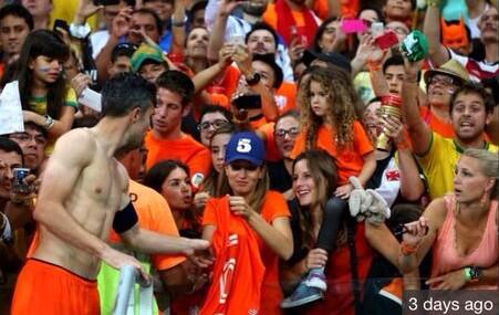 Good luck to <a href="/Persie_Official/">Robin van Persie</a> tonight from everyone at New Era #5