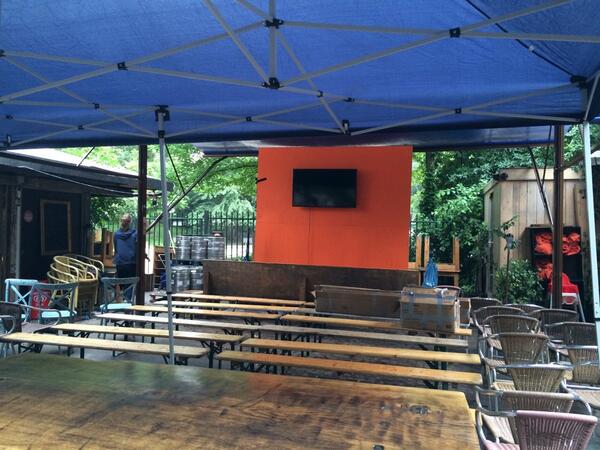 Vondeltuin's tweet photo. Bij de Vondeltuin zit je straks lekker droog, nu maar hopen dat spel van Oranje ons warm houdt!! #NEDARG http://t.co/8XX2yIjTXy