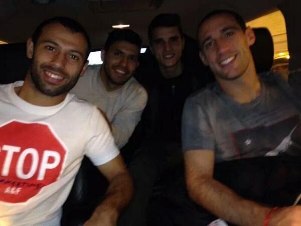 ErikLamela's tweet photo. Orgullosos de ustedes idolos hracias por dejar todo ... @Mascherano @aguerosergiokun @pablo_zabaleta http://t.co/3src7UpjJN