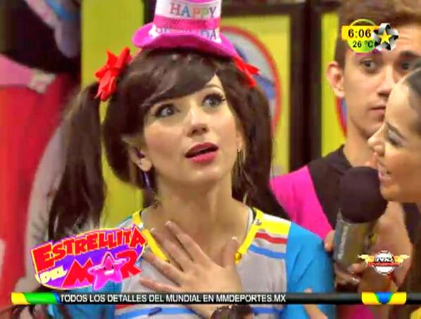 chikis_ramm's tweet photo. Mayito: "Andale, Sandy Tok" Arely: "Amiga amiga, eso si" #Armin Las Adoroooo! http://t.co/u6U0S4ZLgp