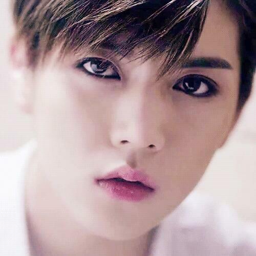 Телеканал рен тв. Nu est рен. Nuest рен 2020. Nuest рен. Рен nu'est с длинными волосами.