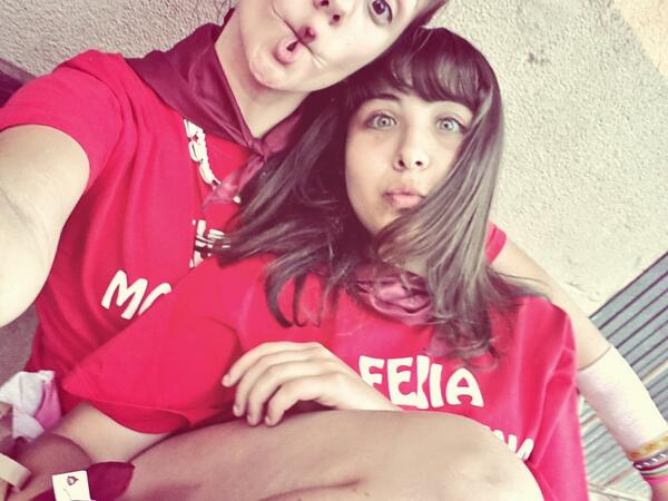 chapitablasco97's tweet photo. "@aitanabeitia: Pedazo comienzo de fiestasssssss http://t.co/mFHWnRPXRq"