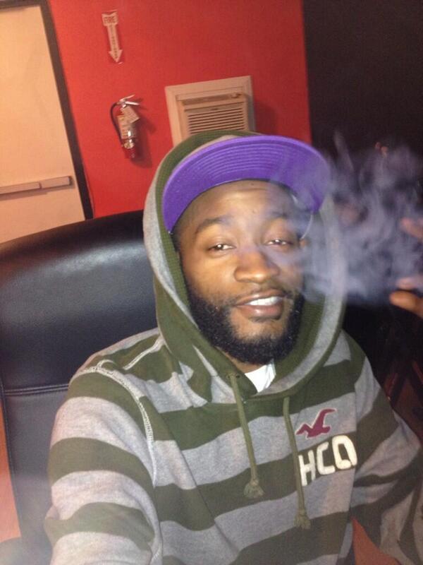 avgrecordings's tweet photo. Follow D.BA2GS manager @THEiTOoN
#FAM
#teamDBA2GS http://t.co/ruzVYrTrM7