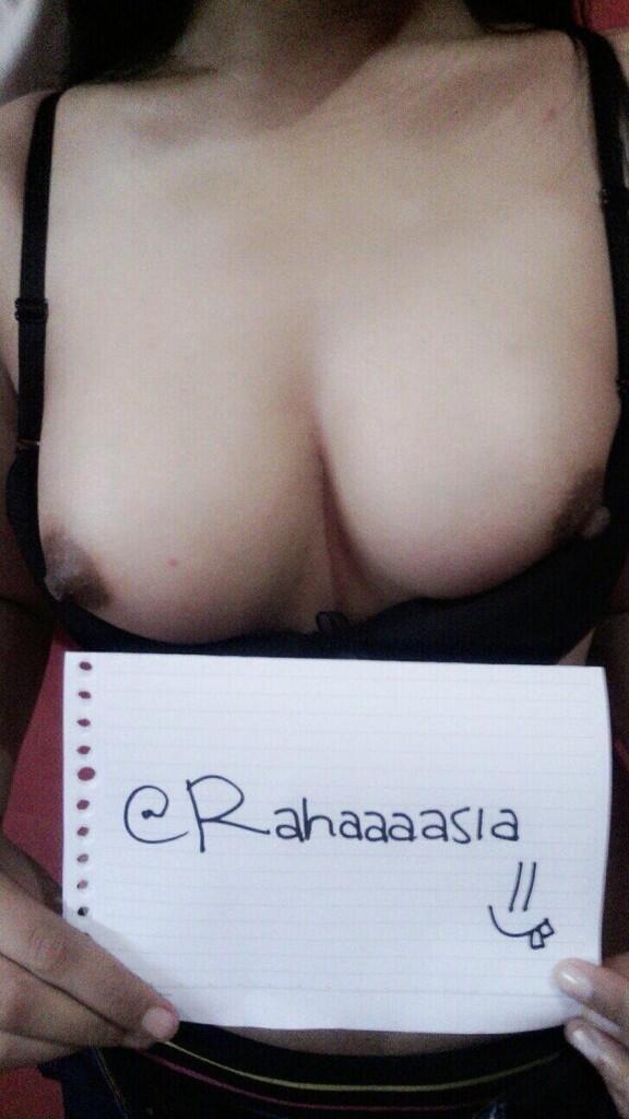 OblueOo's tweet photo. @Rahaaaasia <~ mau nenennya? Bole kok asal DP 200k makanya Follow RT Fav http://t.co/H8UtC42At4