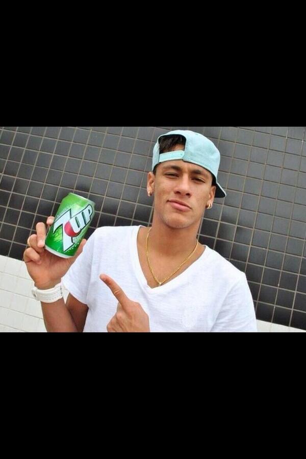 FunnyPicsDepot's tweet photo. Neymar guessed what the score would be before anyone bruh 😂😂 http://t.co/VsQMM58a2n