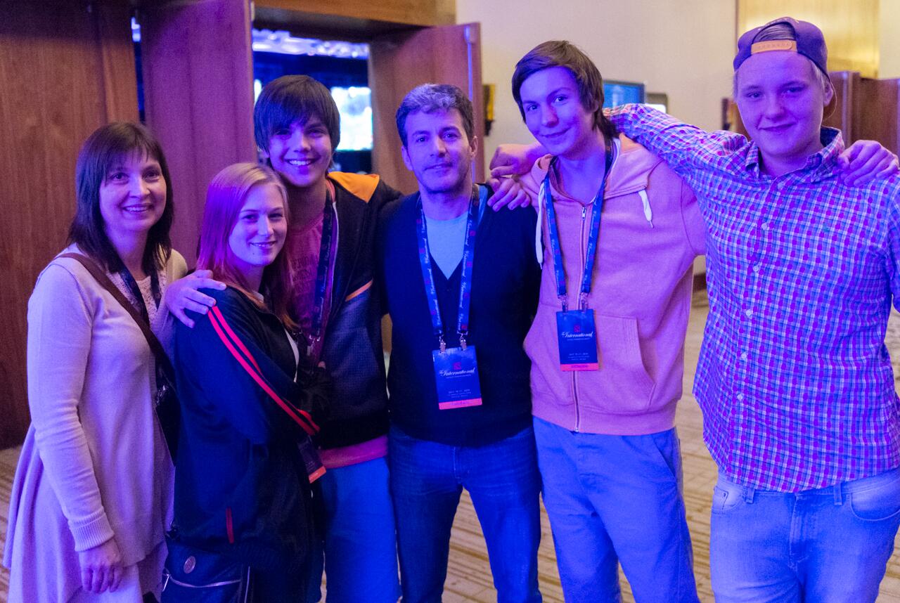 BsIOK1qCcAAT7Lu.jpg:large