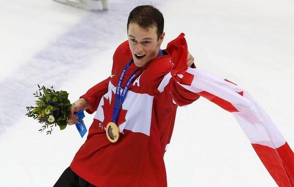 EvoshieldCanada's tweet photo. Stick taps to @NHLBlackhawks and Captain Toews for that long term contract!Just keep wining for the hawks and Canada! http://t.co/RVQEqSGq8m