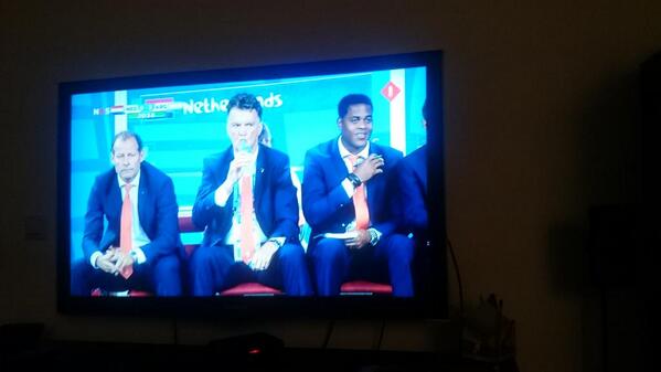 ___Thierry's tweet photo. @kfcnederland #kluivertvskluivert http://t.co/BEXeQreplN