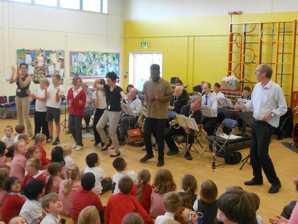 No-one loves a stage like our Miss Fowler! You go, girl! ;0)