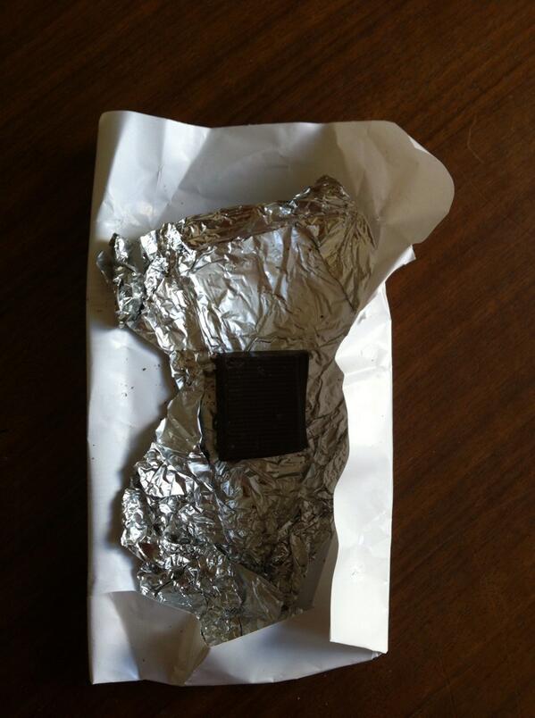 ElsaNutrition's tweet photo. Impossible to gorge on my fave Dark choc when married to a chocaholic- he never leaves me more than one square :( http://t.co/RgRJ87jX2u