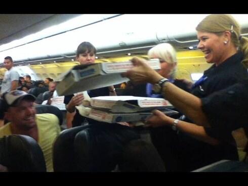 LisaL_OL's tweet photo. “@CBCNews: Plane pizza party: Pilot treats 160 stranded passengers http://t.co/yKoCBQIbHS http://t.co/bp3dBeNDhF”@catou102 #notyourpilot