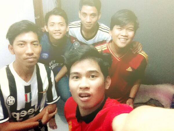 Hahaha gak sengaja ketemu lagi pake jersey semua di asrama @agvil_indonesia