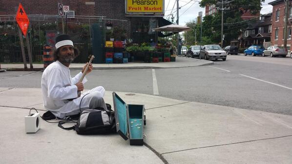 Persian setar player grooves on #roncy.