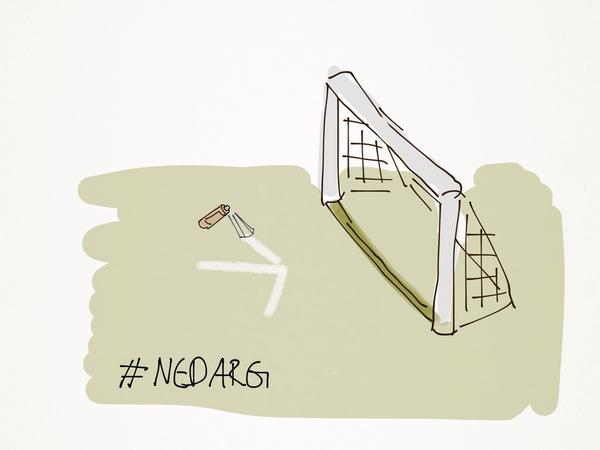 DrSchlaumixer's tweet photo. Ich hätte da einen Tipp, wozu man das Freistoßspray im Spiel #NEDARG dringlichst nutzen sollte. http://t.co/shKHLuoYOR