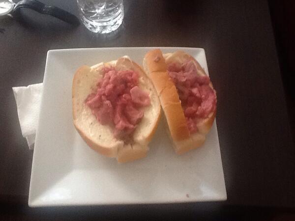 Jenniepatel's tweet photo. @DKingman beef dogs mmmmm http://t.co/IW4R2uZDU4