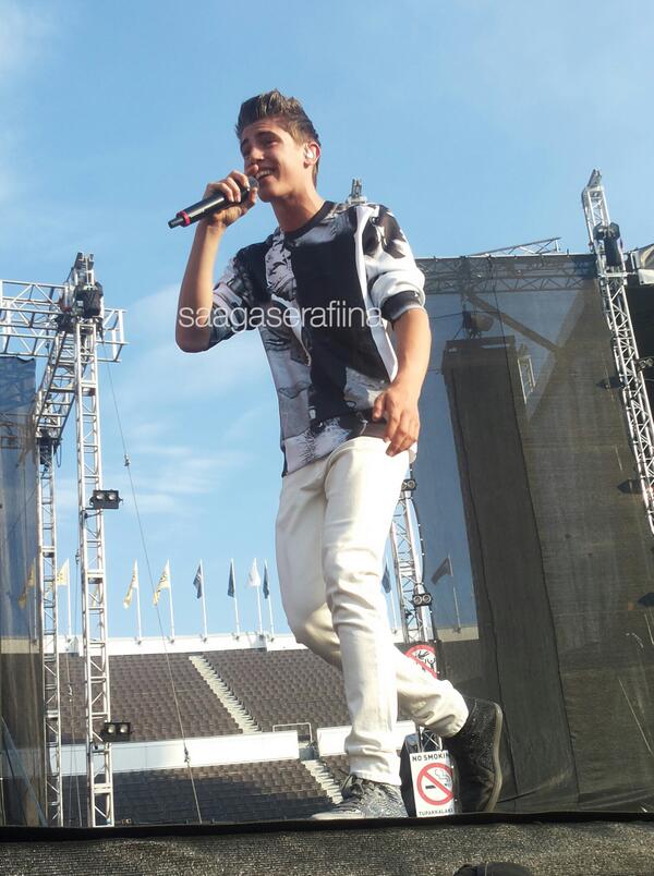 saagaserafiina's tweet photo. Front row 😻❤ #helsinkipopshow @HELSINKIPOPSHOW @RobinVirallinen http://t.co/iMqW4aMAiG