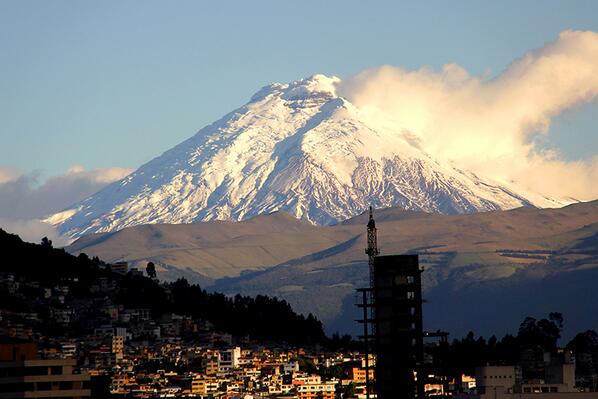 Una tarde llena de emociones... como esta instantánea del Cotopaxi, imponente imagen de verano. Hasta mañana.