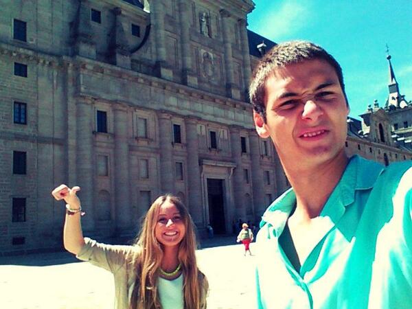 AleGarcia_Calvo's tweet photo. No me eches mucho de menos e @chuslopezmedel #en12diasnosvemos #hastapronto #nollores http://t.co/87fjGUPfIp