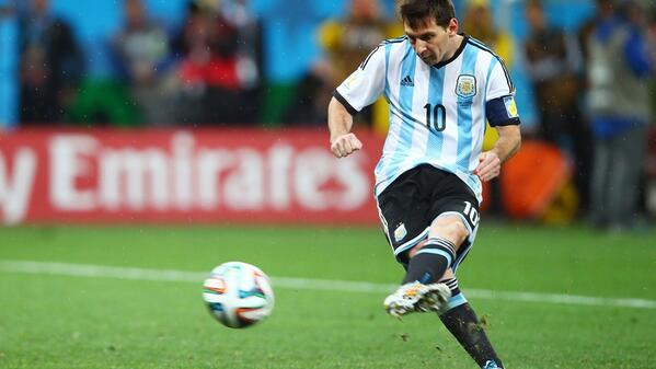 venevision's tweet photo. ¡Fin del partido! ¡#ARG vence a #NED en la ronda de penales y se mete en la final! #ElFútbolEsTuyo http://t.co/OdPIF3Jdcs