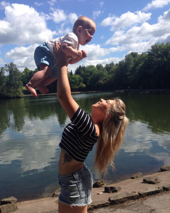 KatieMercer2210's tweet photo. Such a lovely afternoon with my wee guy and my beautiful cousin @sarahlittle_94 #lovelife #family #summer #memories http://t.co/gyyq4bKd8I