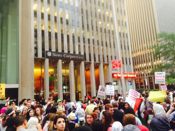MaxBlumenthal's tweet photo. Hundreds chanting for Palestine outside Fox News headquarters http://t.co/6aNEu4EQHY