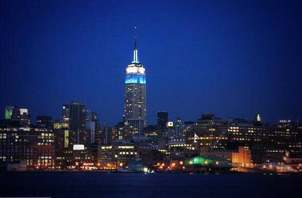 Nikgaturro's tweet photo. #ArgentinaALaFinal #EstamosEnLaFinal El Empire State en New York con los colores argentinos!!!! http://t.co/GTZrT99N5F