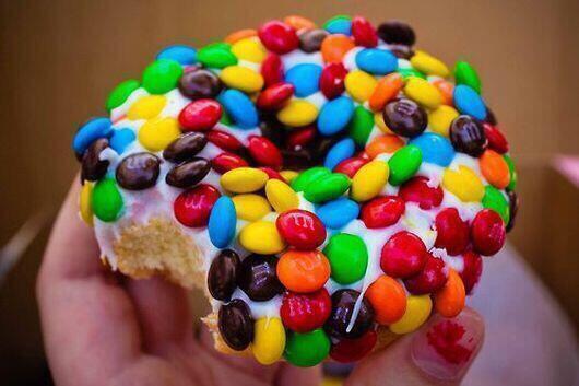 ItsOnIyFood's tweet photo. M&amp;M Donut http://t.co/h02XiHlCx6