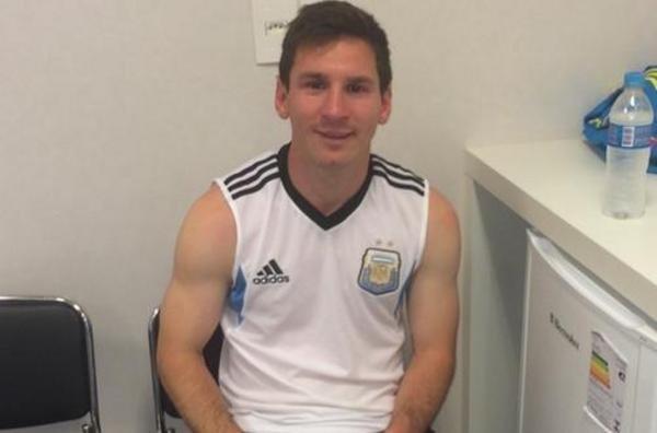 DelinquedIN's tweet photo. Leo Messi comunica en Instagram porque no ha podido celebrar la victoria con sus compañeros: http://t.co/6R2cgffmRu http://t.co/BHtdzOEehw