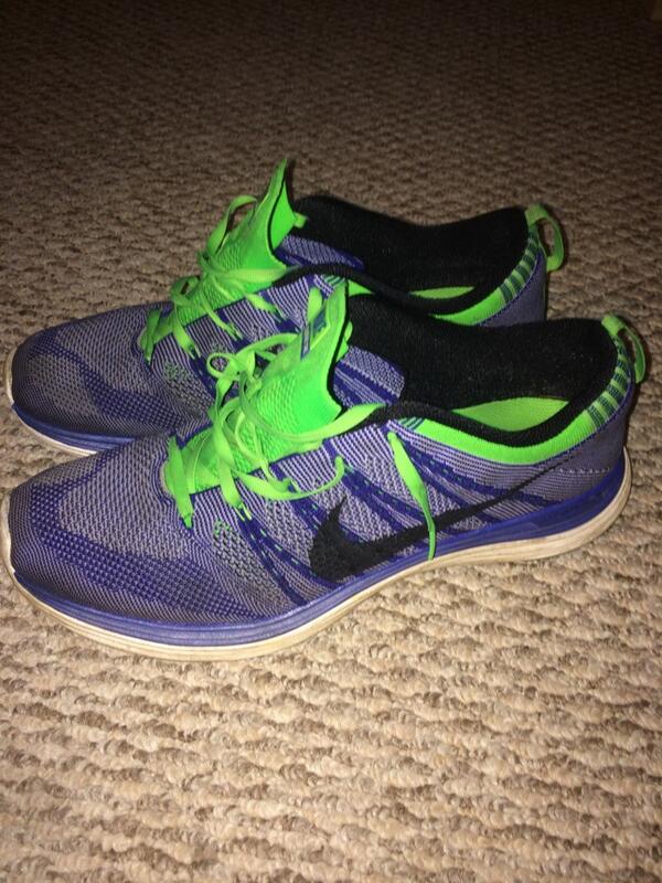 YikeyB's tweet photo. Flyknit 1s and I have seen plenty of mileage but its time 2 hang em up Whats next @NikeRunning @Nike any suggestions? http://t.co/VLchDsNmgu