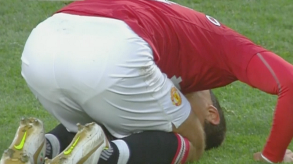 ChicharitoことJavier Hernandezのゴメンね尻に浮かぶBBL(ブリリアントブリーフライン)をなぞる仕事に励みたい。