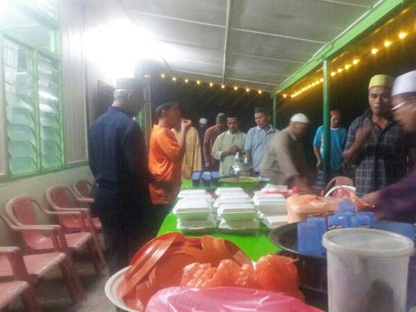 Moreh d Ladang Tereh Mill, Sembrong ... <a href="/HishammuddinH2O/">Hishammuddin Hussein 🇲🇾</a> <a href="/linasembrong/">Noraslina DZA</a> <a href="/onnhafiz/">Onn Hafiz Ghazi</a> <a href="/TajulRazi/">TRUST</a>