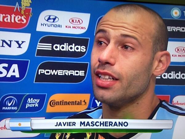 "TE AMO MÁS QUE MASCHERANO A LA COPA DEL MUNDO" es declaración de amor.