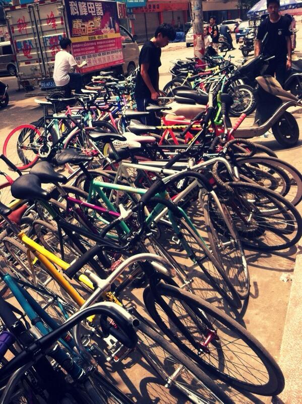 21zhang_'s tweet image. 车店聚会！go！@fixedgearbikes