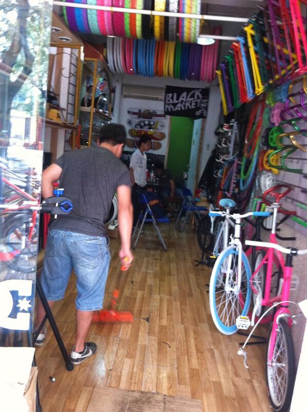 21zhang_'s tweet image. 车店聚会！go！@fixedgearbikes