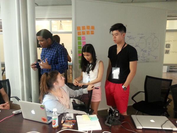 jahyadotnet's tweet image. Scenes from tonight at #HardwareHackLab !!!! #ThoughtworksNYC... sign up at bit.ly/meetvol