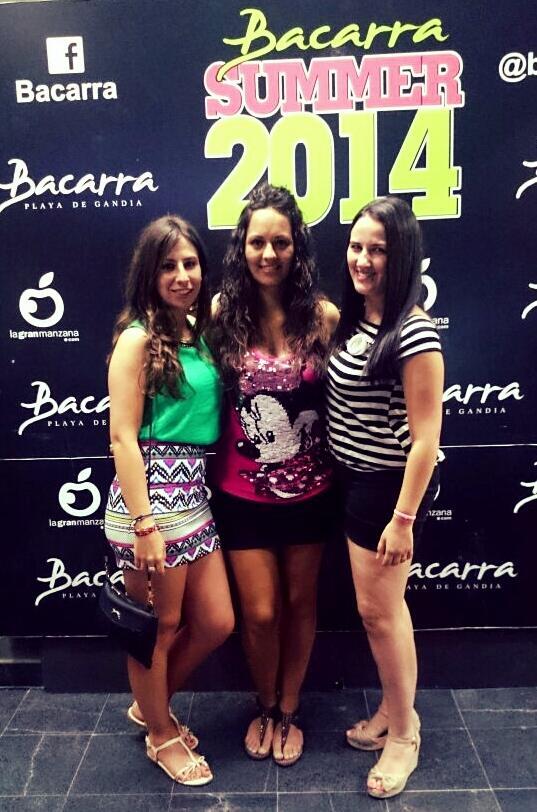 pau_hdo's tweet photo. Conociendo la noche de Gandia  @saan_09 @Katiis90  en @BacarraGandia http://t.co/DjgKYn6gwA