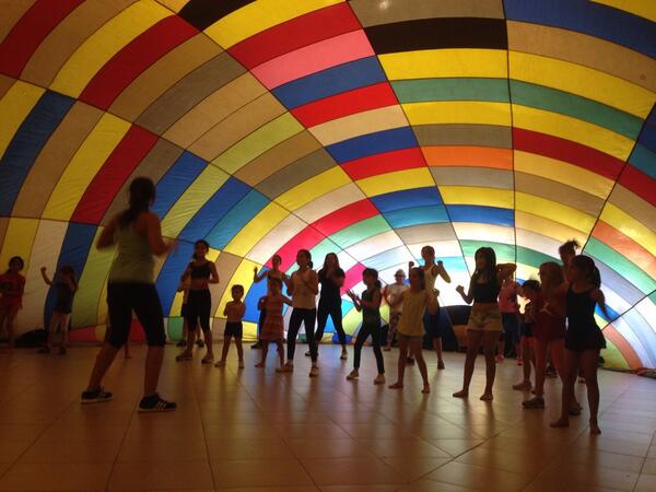 immajubert's tweet photo. Quin bon rotllo q dóna la classe #zumba encara q sigui d'espectadora.  A @AteneuIgualadi dins un iglú de vent #ebfIGD http://t.co/DxZC3XU7Cc