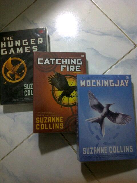 watsonstewarts's tweet photo. @chayamcw nih kita jual cuman 150ribu (udah dapet THG, Catching Fire&amp;Mocking Jay) line: watsonshopid :) http://t.co/gdjMmrEk3t