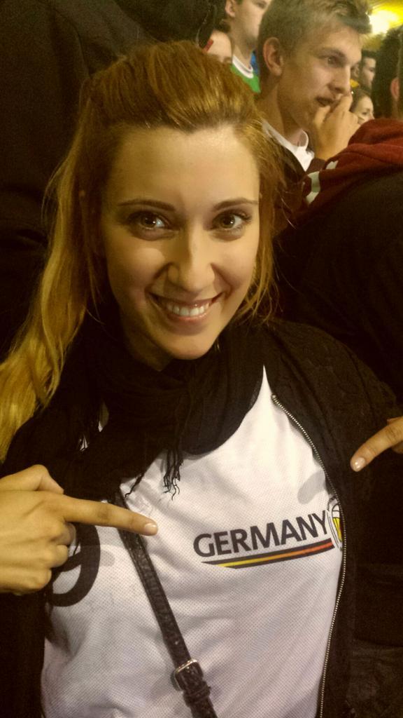 cs_luisa's tweet photo. Locura en Alemania! El domingo la final😊 http://t.co/ZQUTHmYY7u