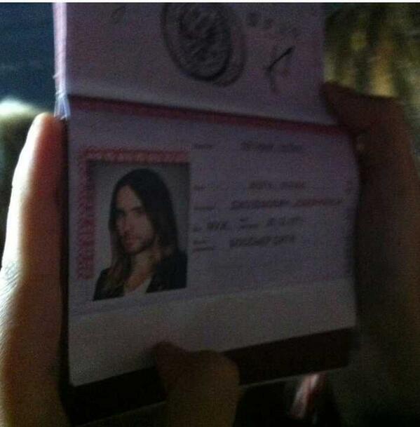 DeathBySOON's tweet image. Джареду подарили русский паспорт. Давайте скинемся и купим ему дом, пусть останется жить в России. #Ненуашто