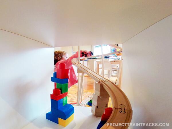 ProjTrainTracks's tweet photo. Lots of fun with our trains and blocks #megabloks #ikeafamily #ikeahacks #IKEA #toytrains #fun http://t.co/ppn1sJLiYZ